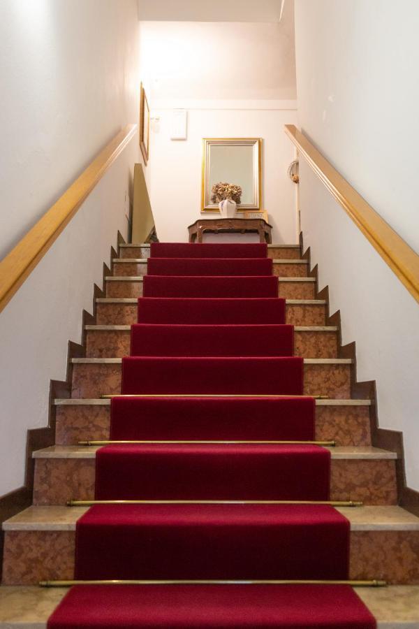 Albergo Ristorante Leon D'Oro Эсте Экстерьер фото